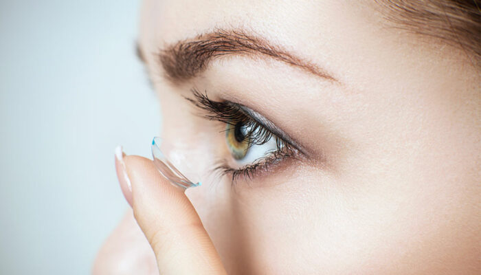 10 things to avoid when wearing contacts