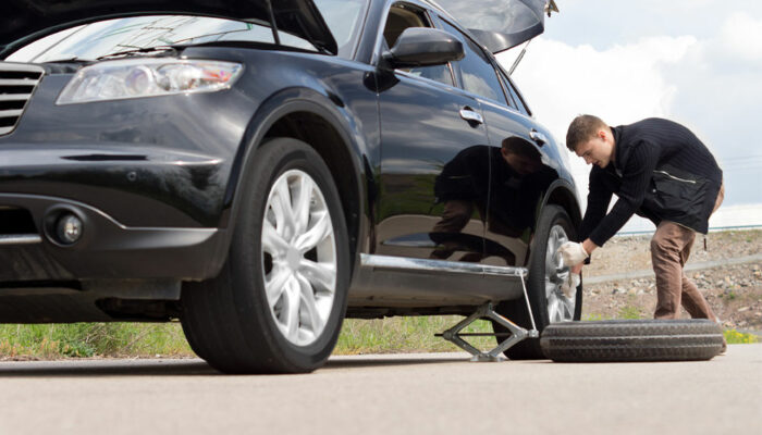 4 common mistakes made while changing a flat tire