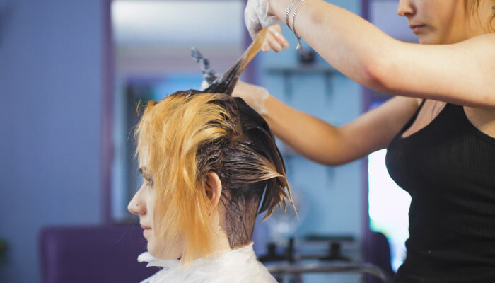 6 mistakes to avoid while applying hair dye