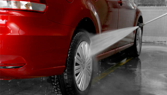 8 common mistakes to avoid while washing a car