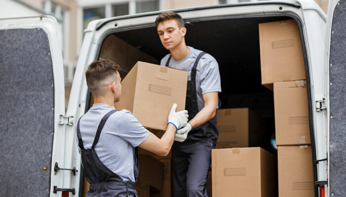 4 mistakes to avoid while hiring professional movers