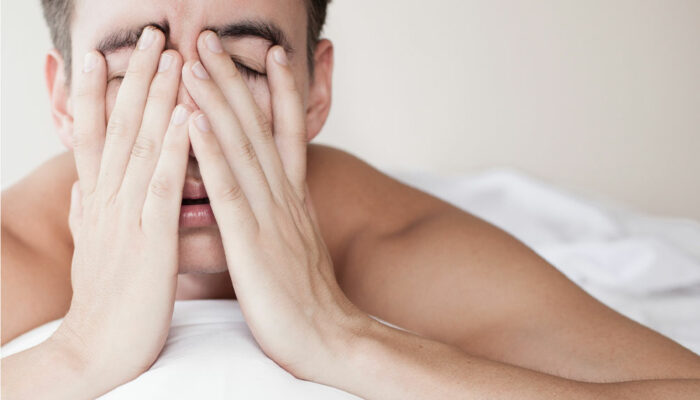 4 things to avoid before bed for managing migraine