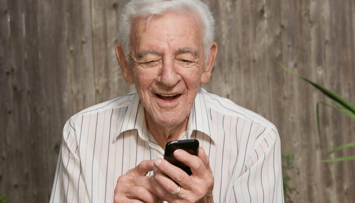 5 bad smartphone habits to break with senior phones