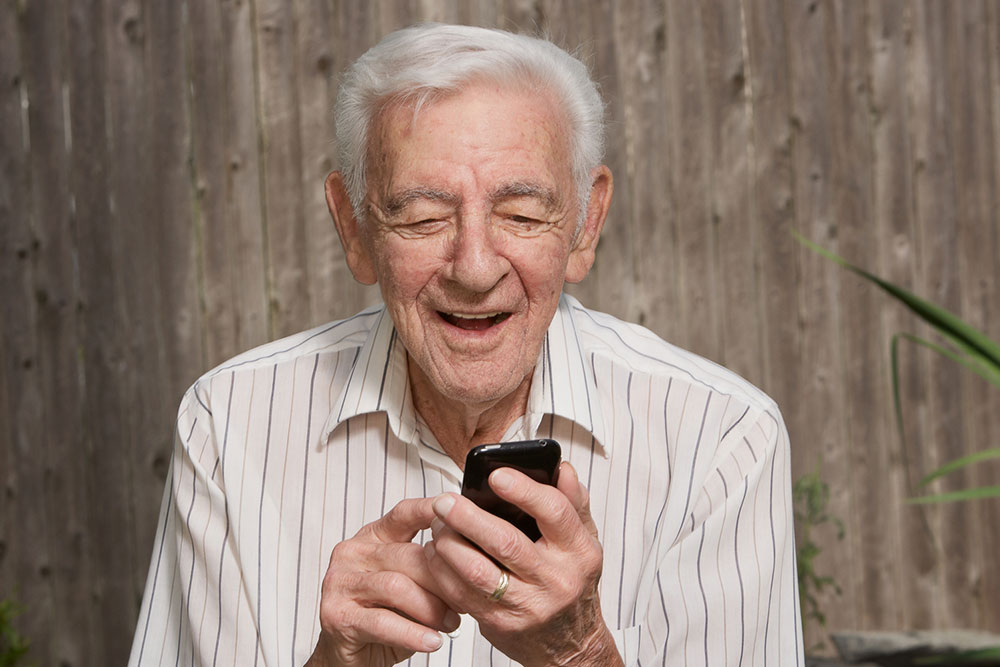 5 bad smartphone habits to break with senior phones