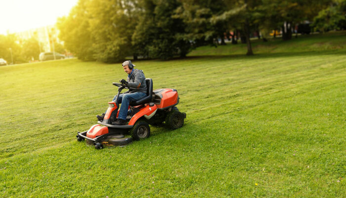 5 key features of John Deere riding lawnmowers