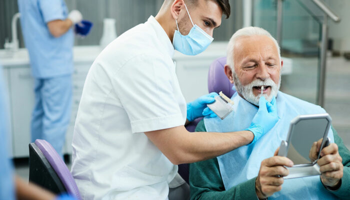 8 signs that indicate the need for dental implants