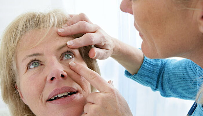 10 early warning signs of age-related macular degeneration