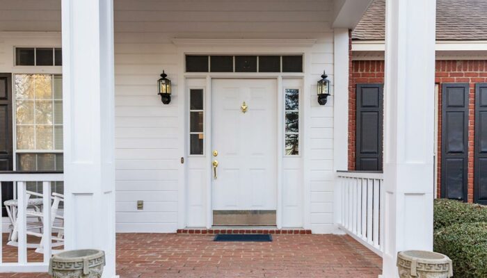 6 benefits of installing a new exterior door